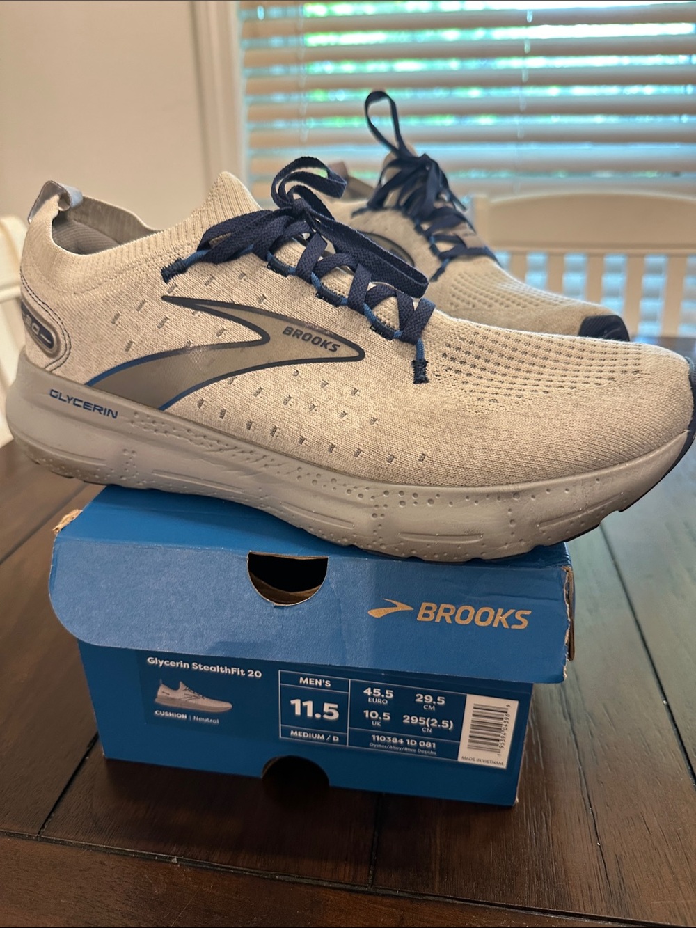 Brooks Men's Running Shoes - Light Gray & Navy Accents